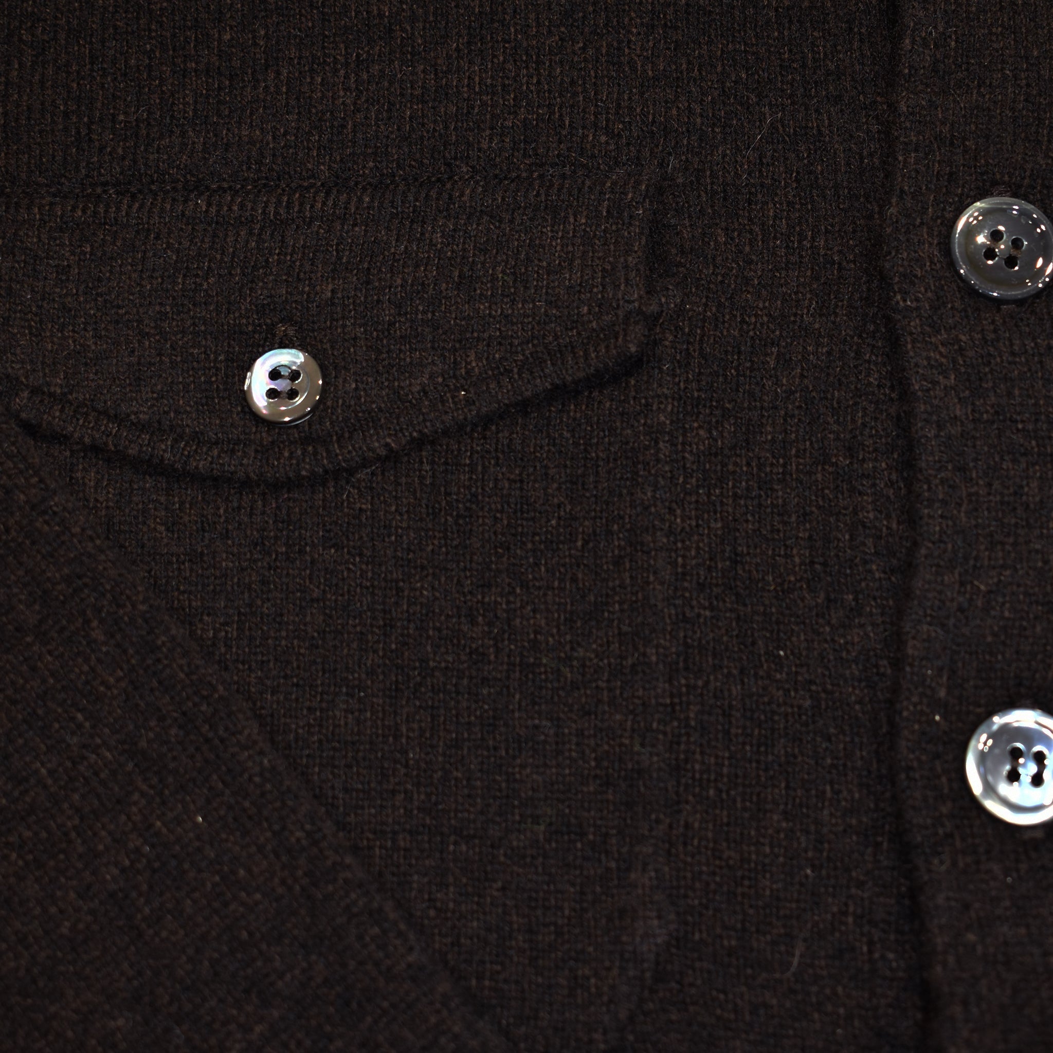 Camicia misto cashmere marrone primo piano - VALENSIA