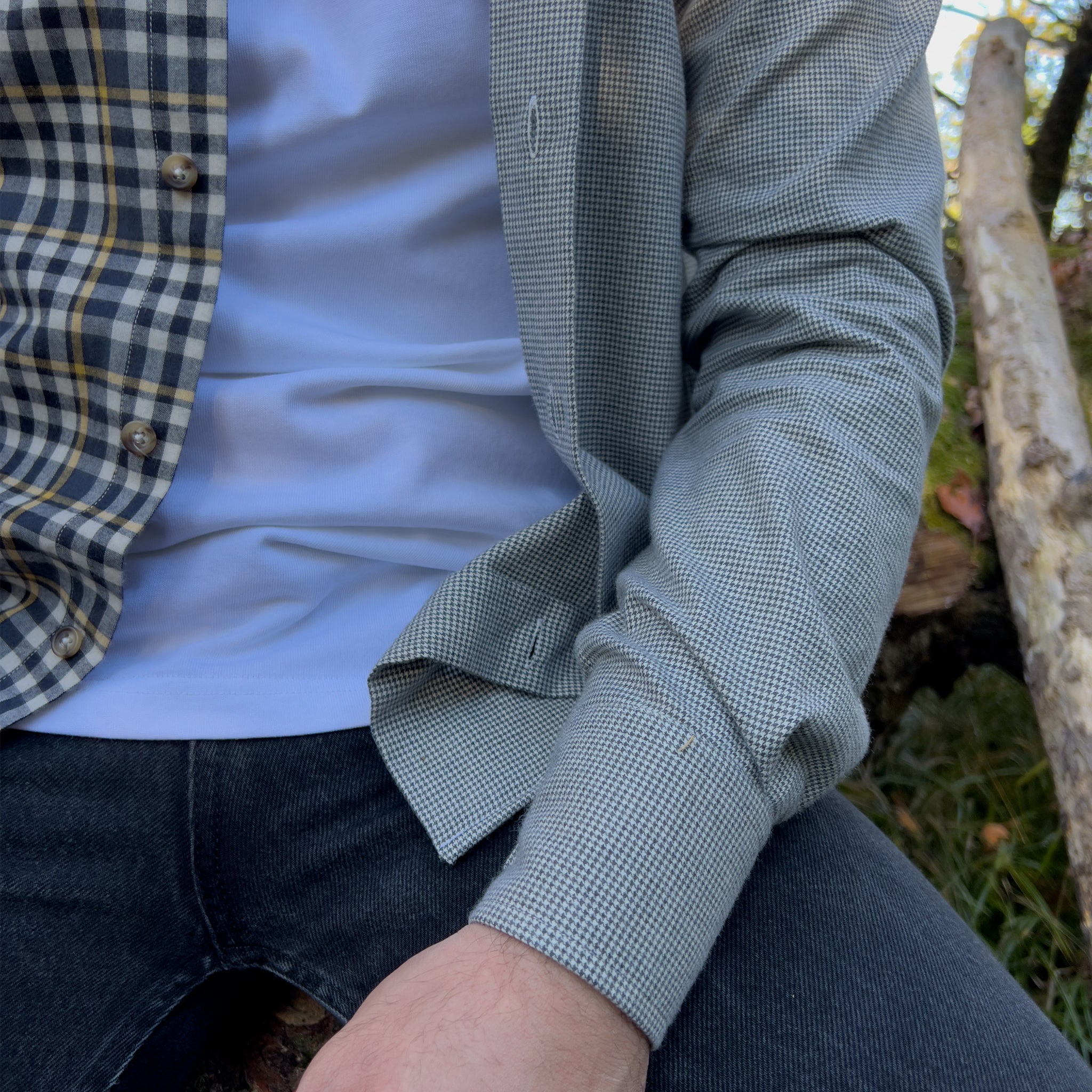 Camicia patchwork pied de poule e check in cotone indossata 2- Valensia